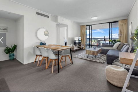 AU1 - Long Stay W Balcony RiverViews Fast WiFi - Tourism Townsville 1
