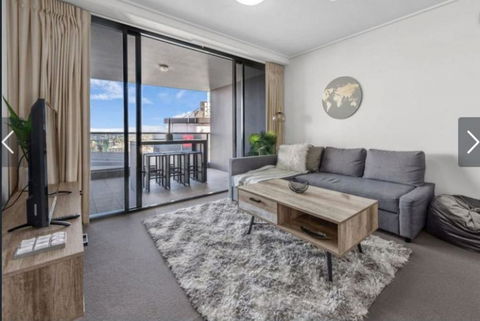 AU1 - Long Stay W Balcony RiverViews Fast WiFi - Tourism Townsville 0
