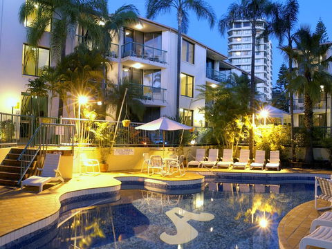 Aussie Resort - Tourism Townsville 1
