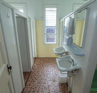 Australian Hotel - Tourism Townsville