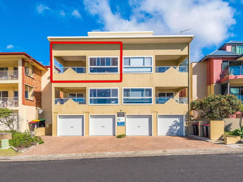 Avalon 4 - Right Across The Road From Convent Beach - Uninterrupted Views - Tourism Townsville 1