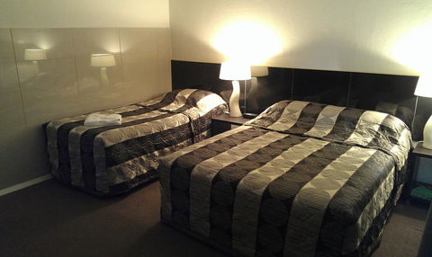 Avalon Motel - Tourism Townsville 0