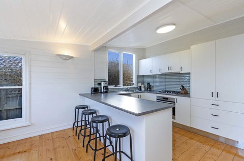 Avery Cottage - Tourism Townsville 3