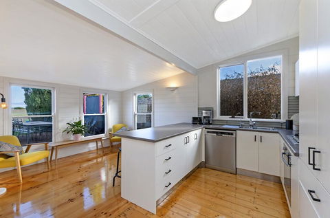 Avery Cottage - Tourism Townsville 1