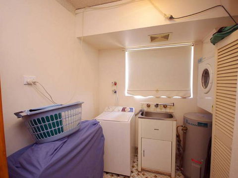 Avilla Court 2 - Tourism Townsville 3