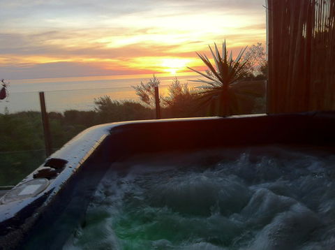 Award Winning Beach Front Retreat - Tourism Townsville 0