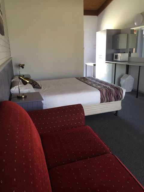 Bakery Park Motor Inn - Tourism Townsville 0