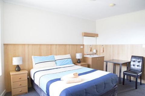 Bamboo Motor Inn - Tourism Townsville 1
