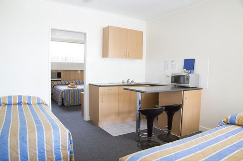 Bamboo Motor Inn - Tourism Townsville 0