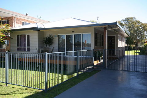 BANYANDAH 557 Ocean Drive NH - Tourism Townsville 0