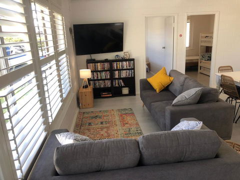 Bay Breeze Cottage - Tourism Townsville 2