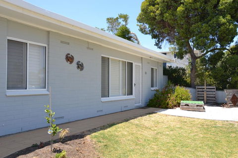 Bay Breeze Cottage - Tourism Townsville 1