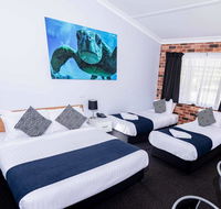 Bay Hotel Motel - Tourism Townsville