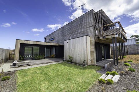 Bay Retreat - Tourism Townsville 0
