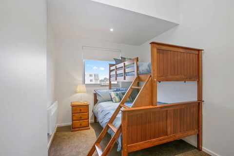 BAY VUE - Top Floor Apartment, Amazing Views! - Tourism Townsville 1