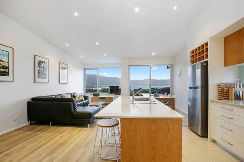 BAY VUE - Top Floor Apartment, Amazing Views! - Tourism Townsville 3