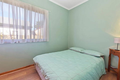 BAY YARD - Large Yard, Wifi, Family Friendly. - Tourism Townsville 2