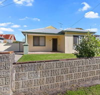 BAY YARD - large yard wifi family friendly. - Tourism Townsville