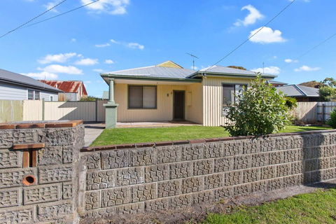BAY YARD - Large Yard, Wifi, Family Friendly. - Tourism Townsville 0