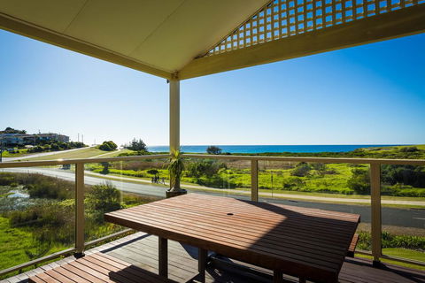 Beach Breakers Apartment - Stunning Views - Tourism Townsville 1