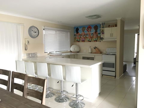 Beach House Getaway 2 - Tourism Townsville 3