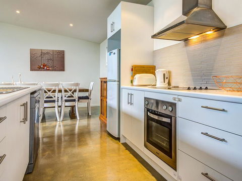 Beach Retreat On Koala - Tourism Townsville 3