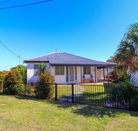 Beach Side Cottage At Blacksmiths - Tourism Townsville