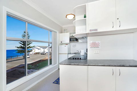 Beachcomer, Unit 1 - The Entrance, NSW - Tourism Townsville 2