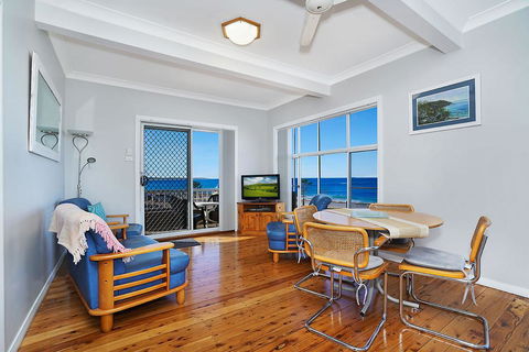 Beachcomer, Unit 1 - The Entrance, NSW - Tourism Townsville 1