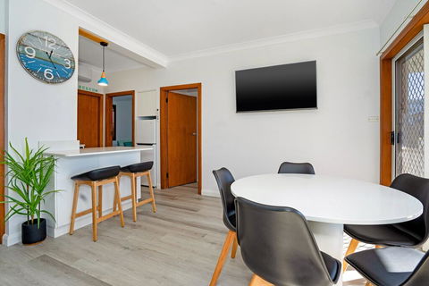 Beachcomer, Unit 2 - The Entrance, NSW - Tourism Townsville 2