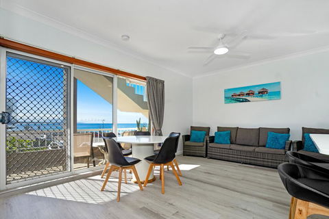Beachcomer, Unit 2 - The Entrance, NSW - Tourism Townsville 3