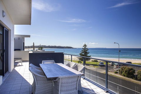 Beachfront Apartment 10 - Tourism Townsville 0