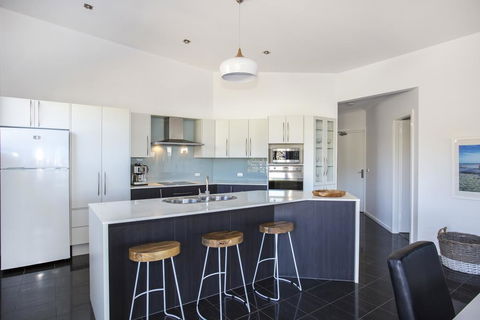 Beachfront Apartment 10 - Tourism Townsville 2