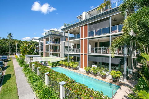 Beachfront Apartment With Ocean Views - Tourism Townsville 1