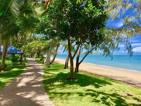 Beachfront Apartment- Paringa - Tourism Townsville 3