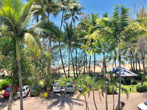 Beachfront Apartment- Paringa - Tourism Townsville 2