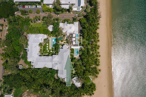 Beachfront Apt. In Alamanda Beachfront Resort (17) - Tourism Townsville 1