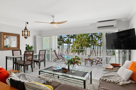 Beachfront Apt. In Alamanda Beachfront Resort (17) - Tourism Townsville 2