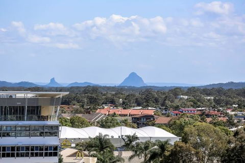 Beachfront Mooloolaba Apartment - Tourism Townsville 2