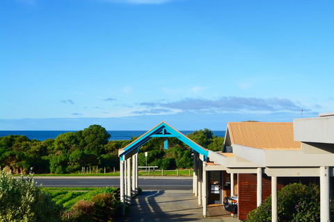 Beachfront Motel - Tourism Townsville 1