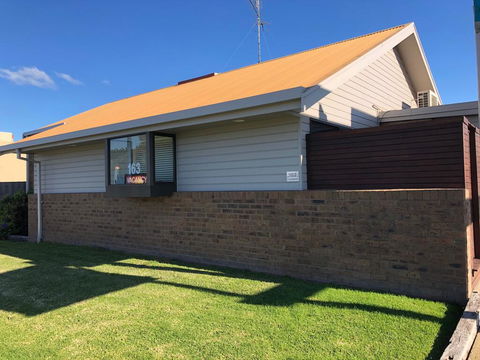 Beachfront Motel - Tourism Townsville 2