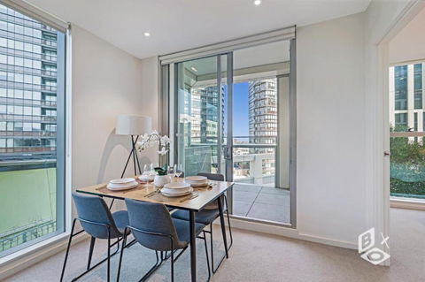 REST COLLECTION Apartments On Collins Docklands - Tourism Townsville 3