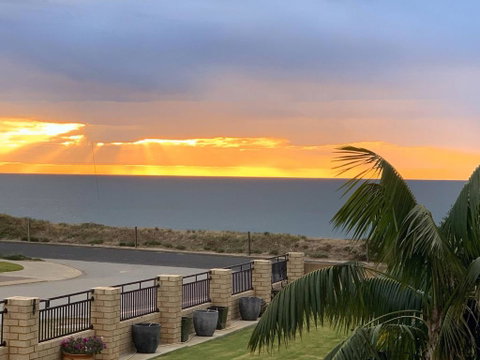 Relaxing Getaway Beachfront Access Multi Family Pets Mandurah - Tourism Townsville 1
