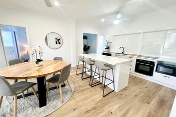 Renovated Queenslander - Upstairs 2km To Stadium with Tourism Townsville