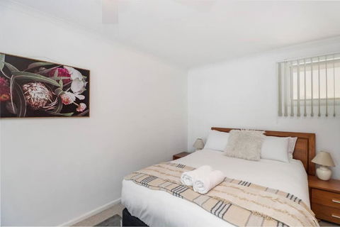 Reel Close! Walk To Everything. Sleeps 6 - Tourism Townsville 3