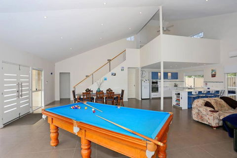 Relax At Falcon By The Bay - Tourism Townsville 0