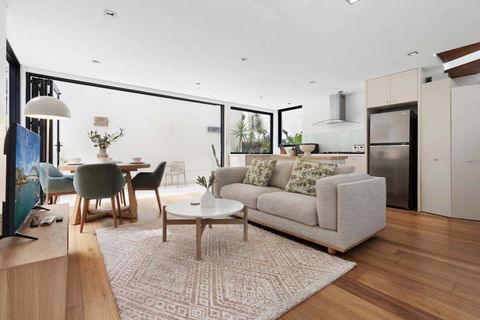 Relaxed Beachside Townhouse - Tourism Townsville 0