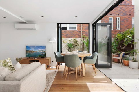 Relaxed Beachside Townhouse - Tourism Townsville 1