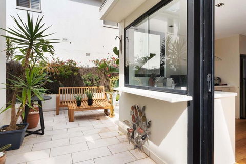 Relaxed Beachside Townhouse - Tourism Townsville 3