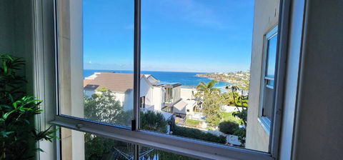 Relaxed Coastal Living With Fantastic Sea Views - Tourism Townsville 1